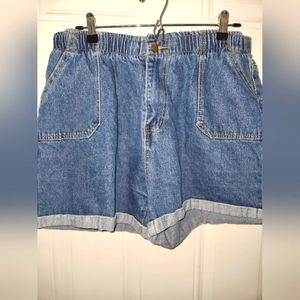 Romwe curved high-waisted shorts